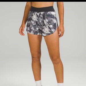 Lululemon Find Your Pace High-Rise Short 3’’. Take Flight Grey/Graphite Grey
